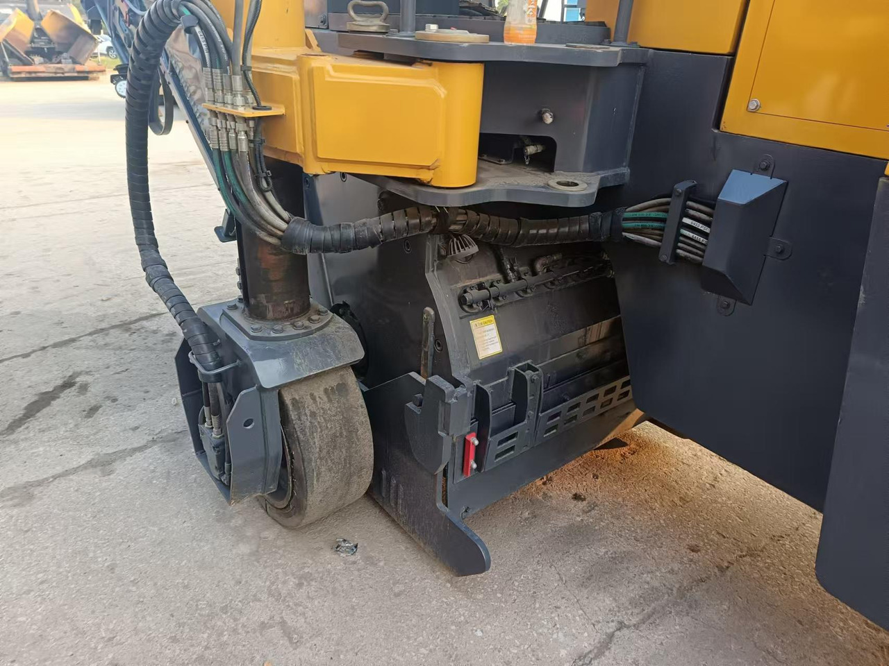 XCMG Official Used Road Asphalt Milling Machine XM1005K Asphalt Cold Planer Machine Price For Sale - Cold planer: picture 5 XCMG Official Used Road Asphalt Milling Machine XM1005K Asphalt Cold Planer Machine Price For Sale - Cold planer: picture 5