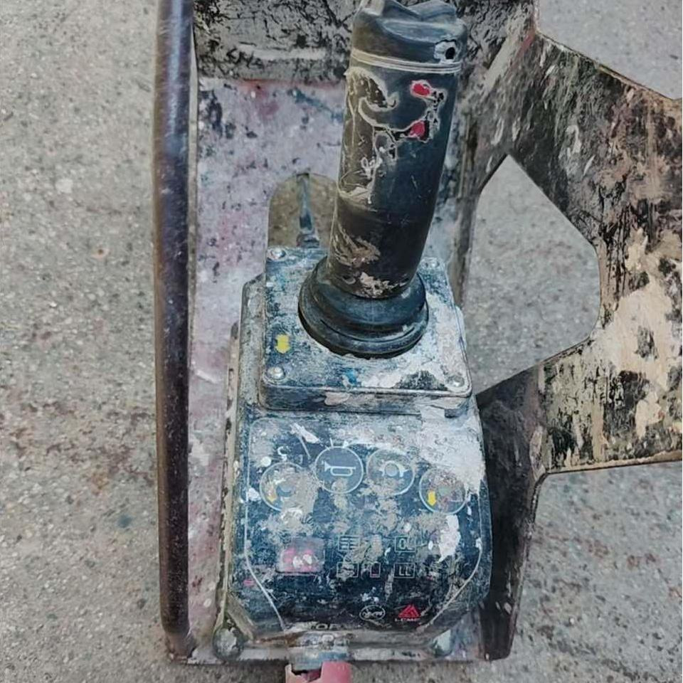 XCMG XG1412HA-Li battery electric mobile scissor lift 14m price - Scissor lift: picture 2 XCMG XG1412HA-Li battery electric mobile scissor lift 14m price - Scissor lift: picture 2