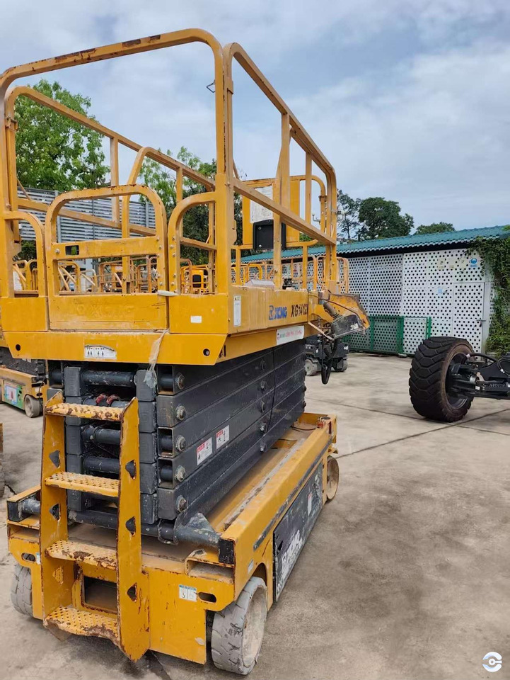 XCMG XG1412HA-Li battery electric mobile scissor lift 14m price - Scissor lift: picture 5 XCMG XG1412HA-Li battery electric mobile scissor lift 14m price - Scissor lift: picture 5