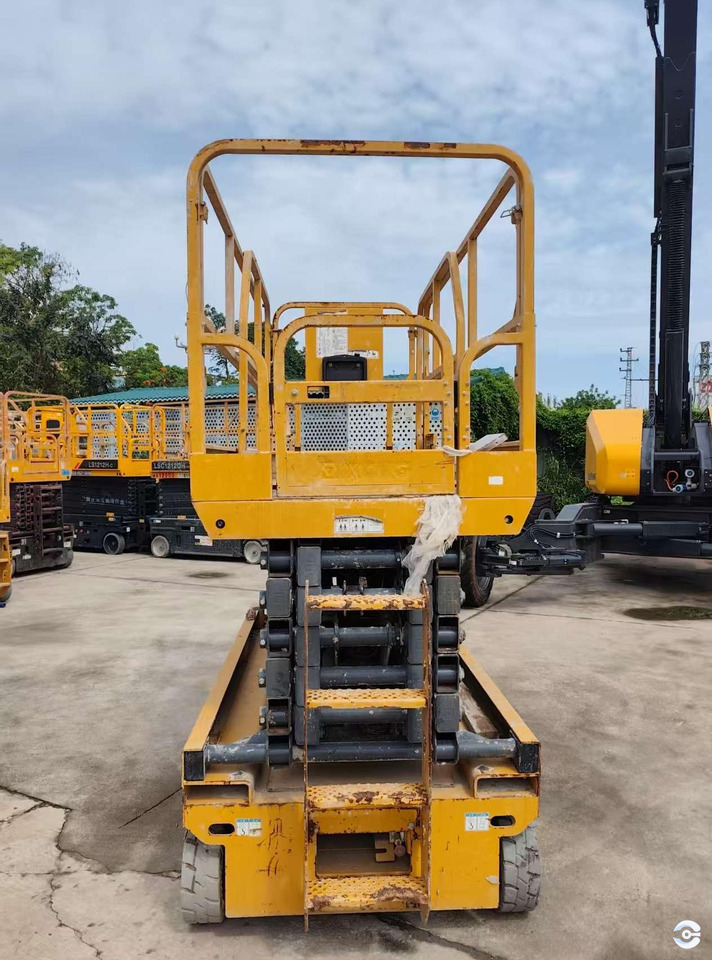 XCMG XG1412HA-Li battery electric mobile scissor lift 14m price - Scissor lift: picture 4 XCMG XG1412HA-Li battery electric mobile scissor lift 14m price - Scissor lift: picture 4