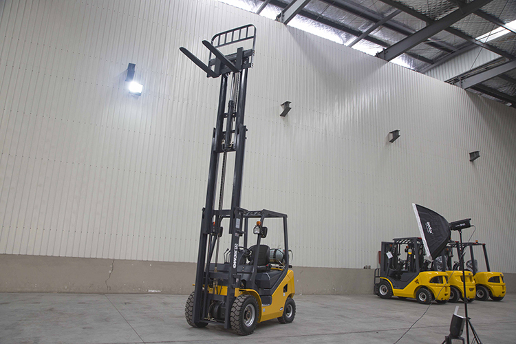 XCMG official 2.5 ton Tier 4 engine 5000 lb LPG gas lift truck propane forklift - LPG forklift: picture 4 XCMG official 2.5 ton Tier 4 engine 5000 lb LPG gas lift truck propane forklift - LPG forklift: picture 4