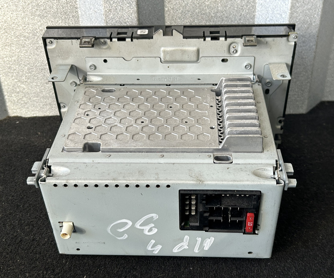 BOSCH RADIO NAVIGATION 7620000236 MERCEDES ACTROS A0004467662 - Cab and interior: picture 4 BOSCH RADIO NAVIGATION 7620000236 MERCEDES ACTROS A0004467662 - Cab and interior: picture 4