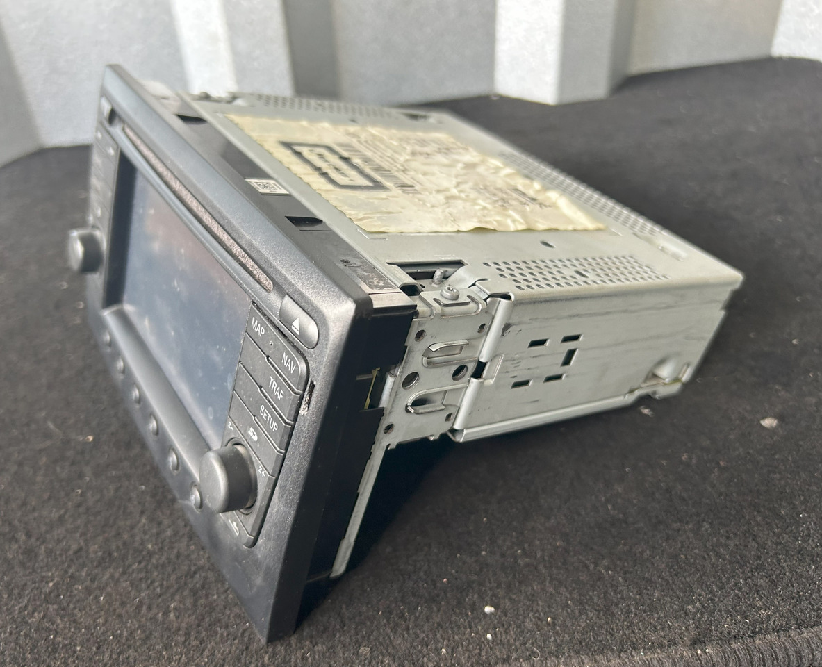 DAF XF 106 ORIGINAL RADIO + MOUNTING BOX - Universal part: picture 5 DAF XF 106 ORIGINAL RADIO + MOUNTING BOX - Universal part: picture 5