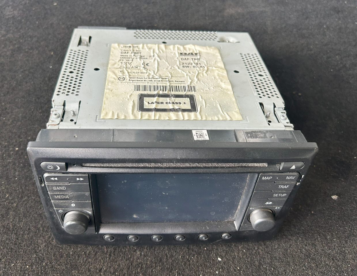 DAF XF 106 ORIGINAL RADIO + MOUNTING BOX - Universal part: picture 2 DAF XF 106 ORIGINAL RADIO + MOUNTING BOX - Universal part: picture 2