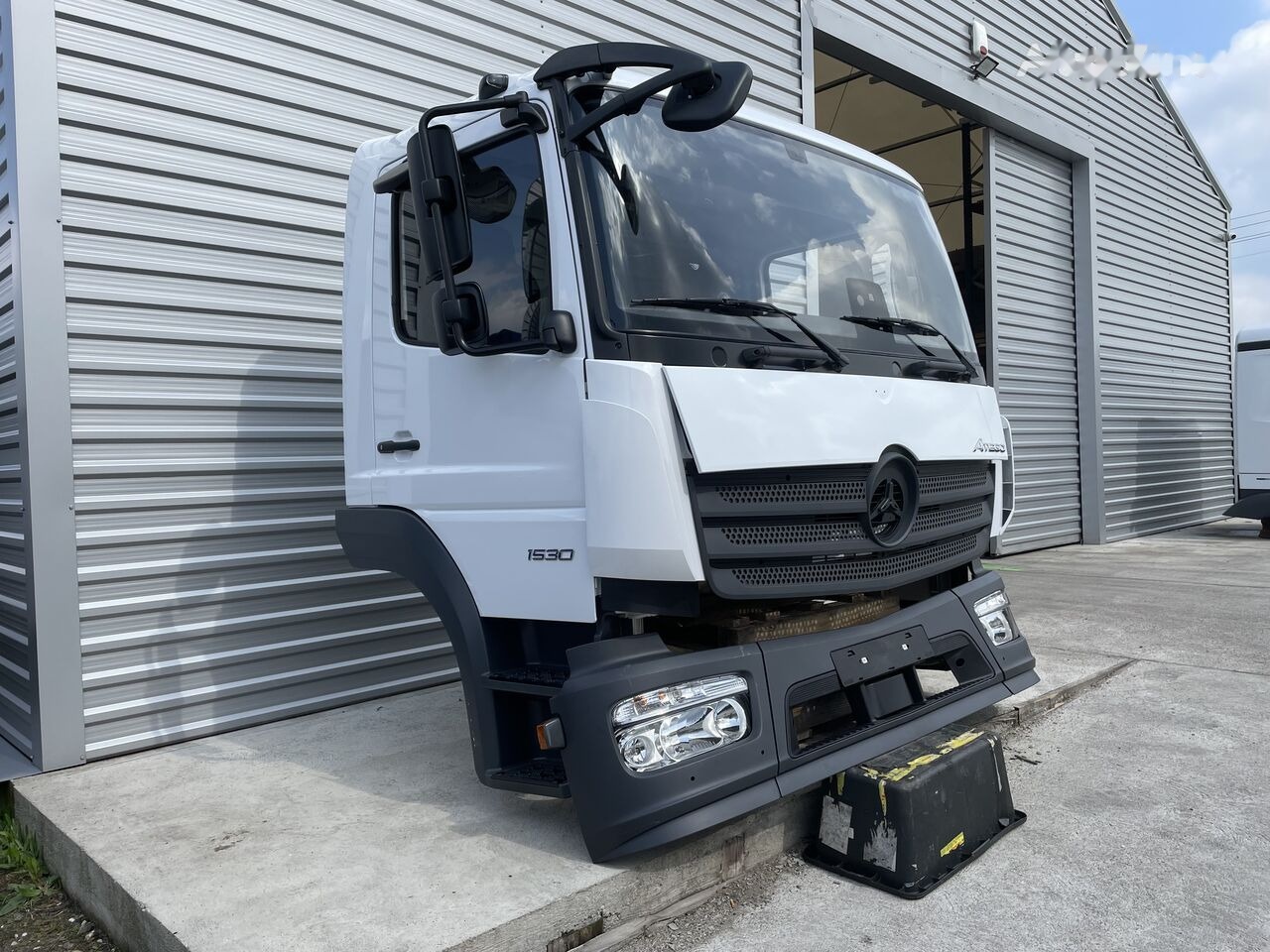 FRONT BUMPER COMPLETE EXTRA COST 700EU Mercedes-Benz ATEGO S-cab ClassicSpace, 2.30 m 2023 Mercedes-Benz ATEGO truck - Cab for Truck: picture 2 FRONT BUMPER COMPLETE EXTRA COST 700EU Mercedes-Benz ATEGO S-cab ClassicSpace, 2.30 m 2023 Mercedes-Benz ATEGO truck - Cab for Truck: picture 2