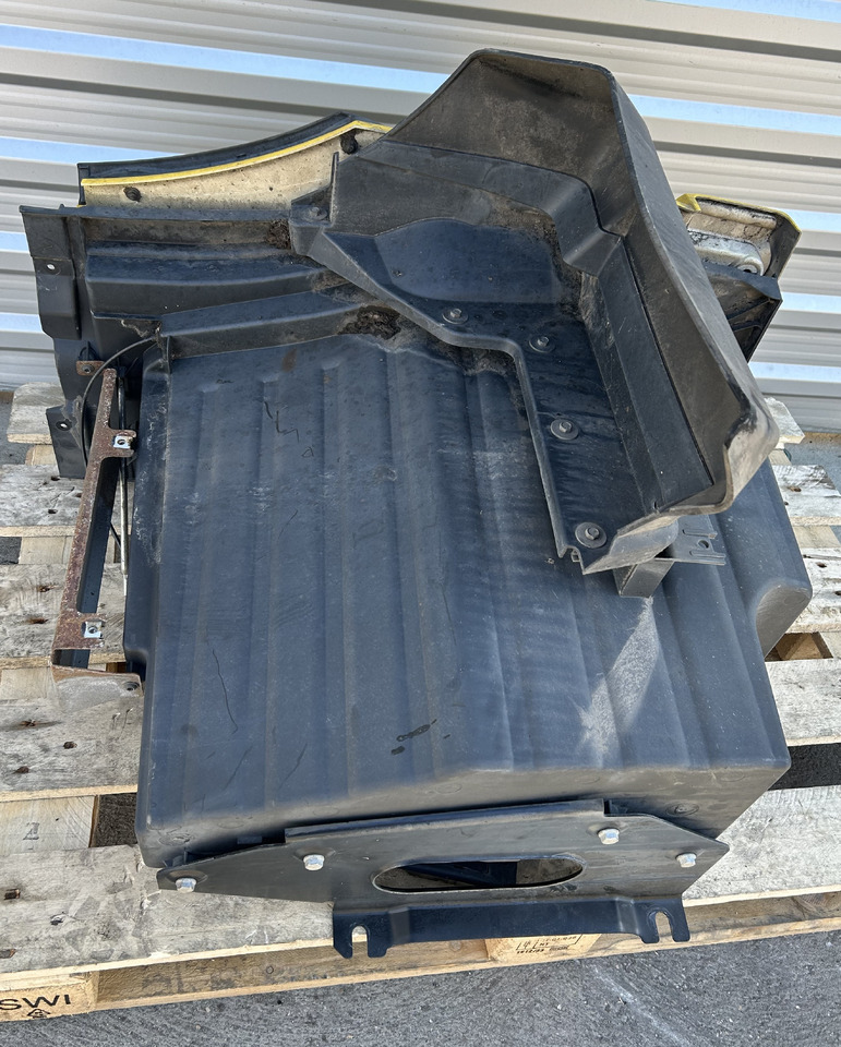 MERCEDES ACTROS MP5 STORAGE COMPARTMENT EXTENSION OF THE STEPS LEFT - Universal part: picture 4 MERCEDES ACTROS MP5 STORAGE COMPARTMENT EXTENSION OF THE STEPS LEFT - Universal part: picture 4