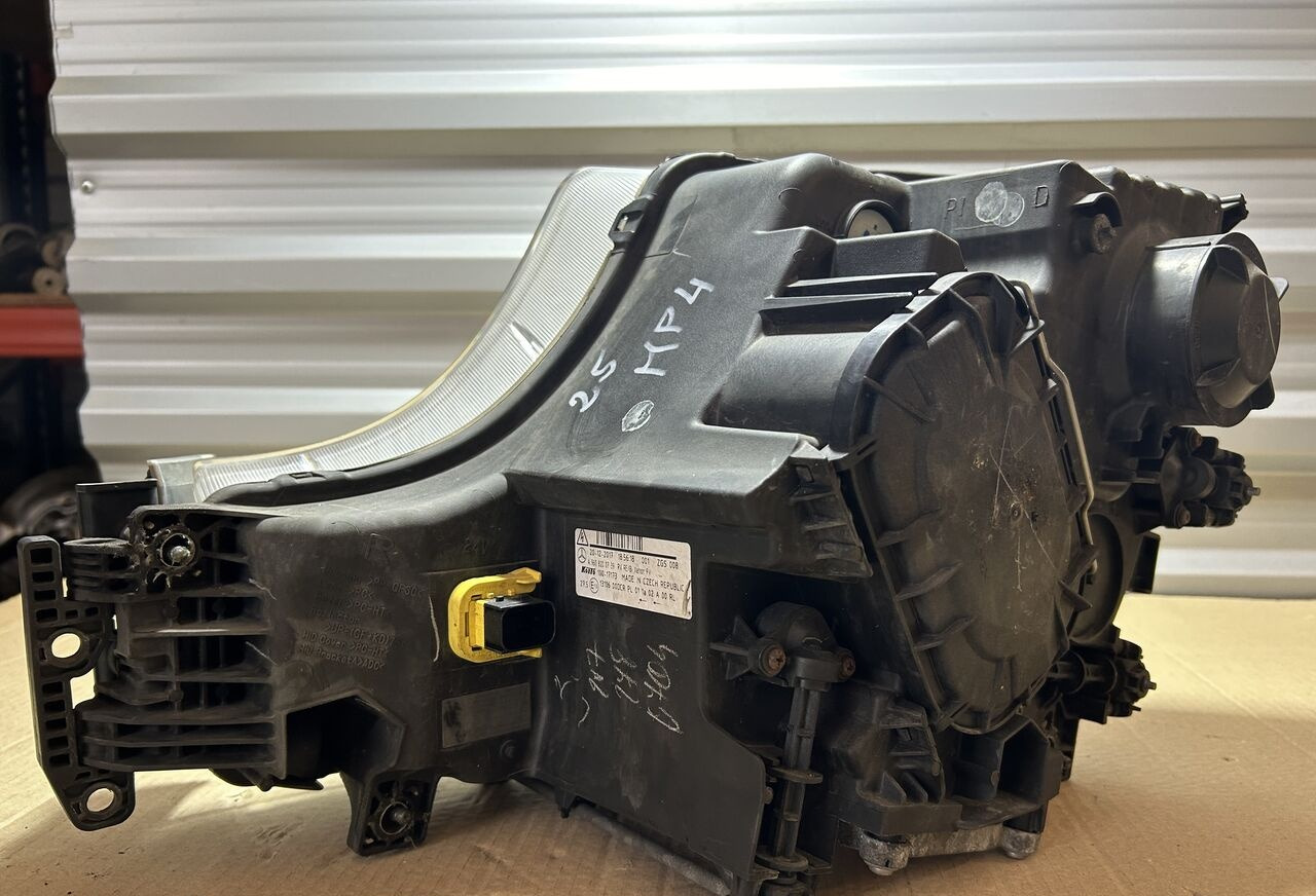 Mercedes-Benz ACTROS MP4 A9608200739   Mercedes-Benz ACTROS MP4 truck - Headlight for Truck: picture 3 Mercedes-Benz ACTROS MP4 A9608200739   Mercedes-Benz ACTROS MP4 truck - Headlight for Truck: picture 3