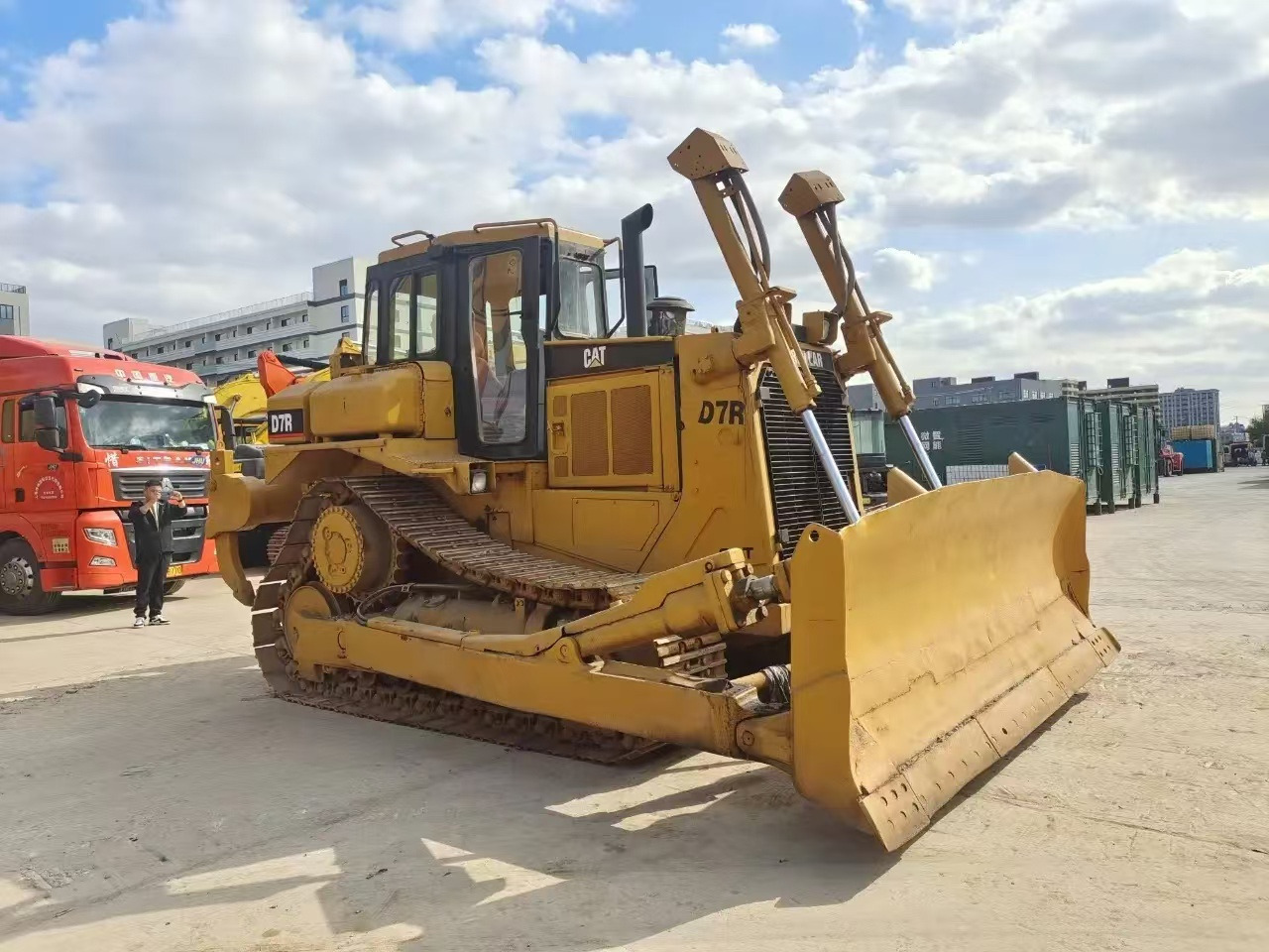 Caterpillar Secondhand Bulldozer CAT D7R Japan Origin Tracked Tractor - Bulldozer: picture 4 Caterpillar Secondhand Bulldozer CAT D7R Japan Origin Tracked Tractor - Bulldozer: picture 4