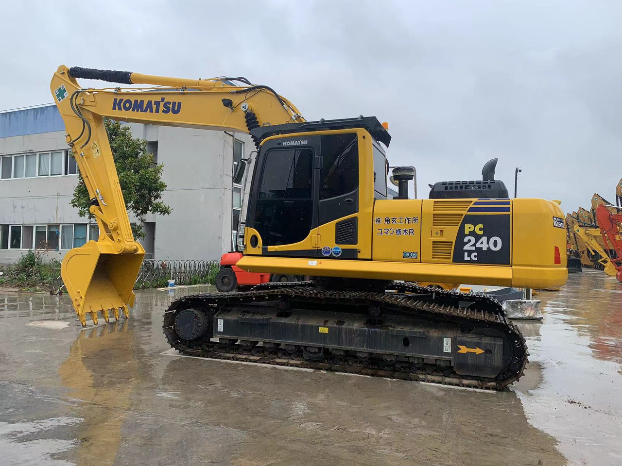Komatsu PC240, PC220 Chain Excavator Good Condition Used Construction Machine - Crawler excavator: picture 1 Komatsu PC240, PC220 Chain Excavator Good Condition Used Construction Machine - Crawler excavator: picture 1