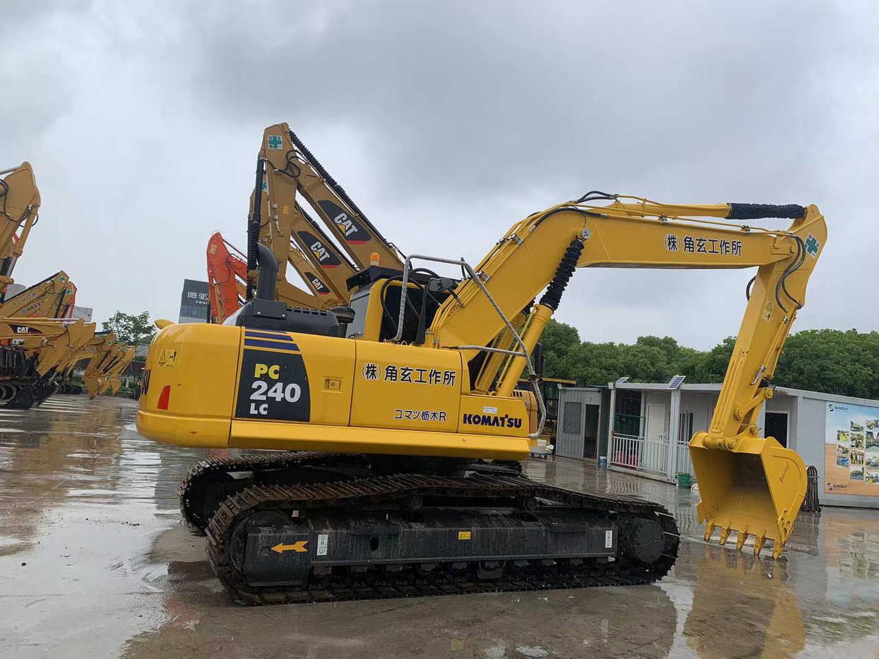 Komatsu PC240, PC220 Chain Excavator Good Condition Used Construction Machine - Crawler excavator: picture 2 Komatsu PC240, PC220 Chain Excavator Good Condition Used Construction Machine - Crawler excavator: picture 2