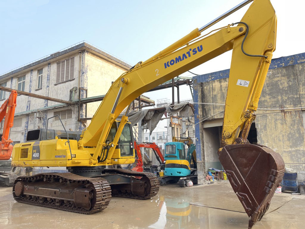 Komatsu PC400 Excavator with Original Color - Crawler excavator: picture 1 Komatsu PC400 Excavator with Original Color - Crawler excavator: picture 1