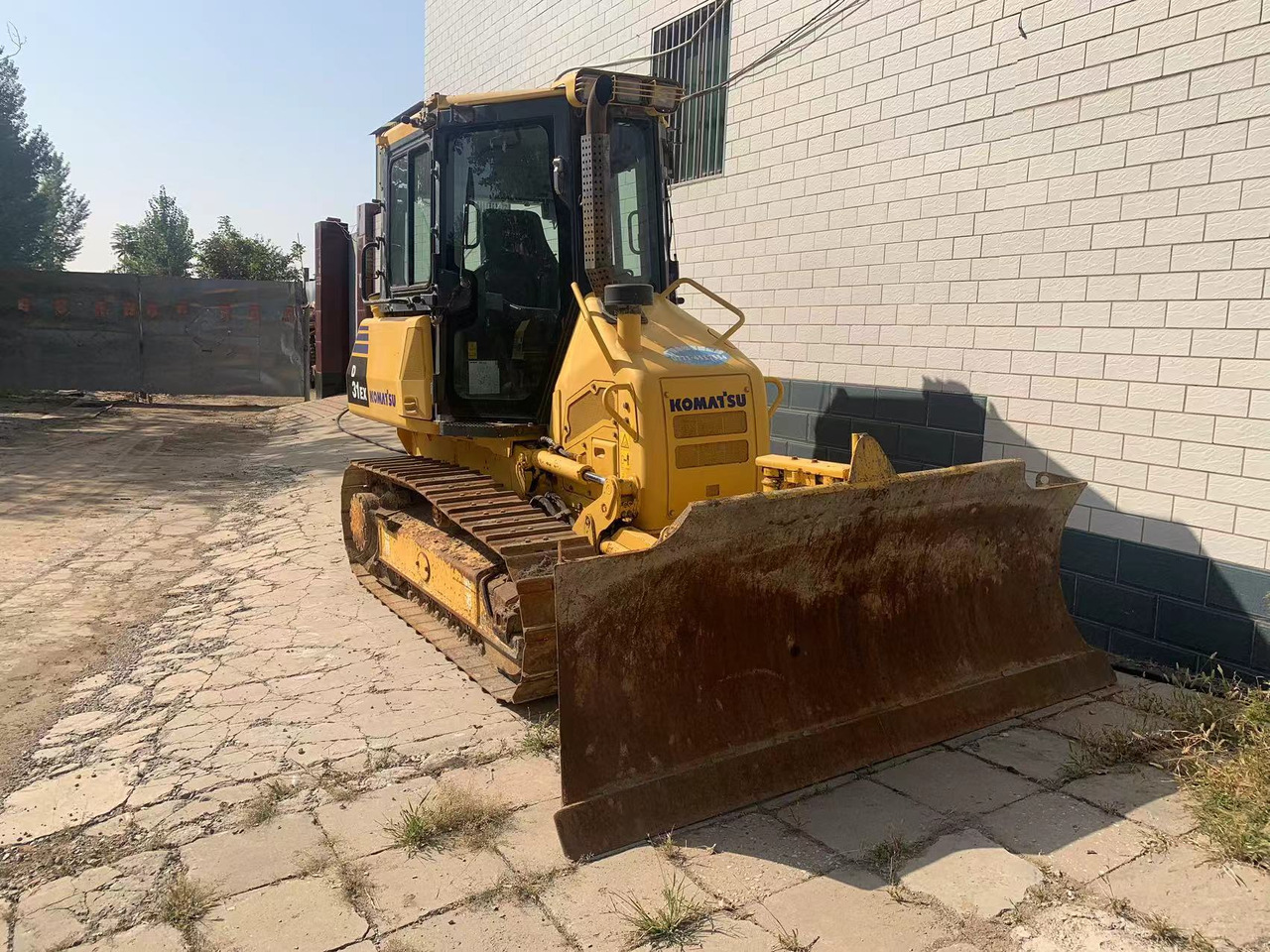 Komatsu Small Bulldozer Komatsu D31 Slightly Used Condition On Sale - Bulldozer: picture 3 Komatsu Small Bulldozer Komatsu D31 Slightly Used Condition On Sale - Bulldozer: picture 3