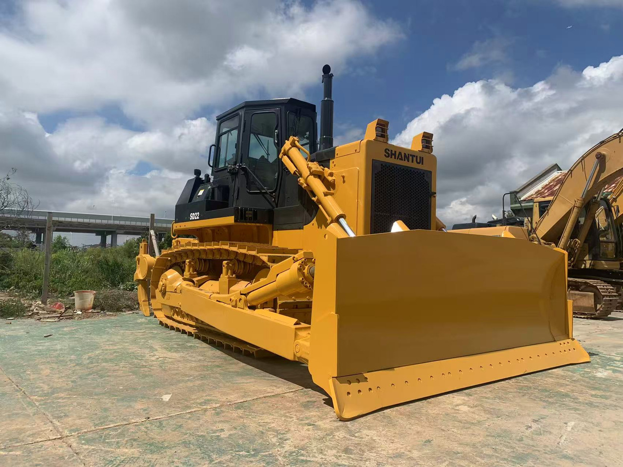 SHANTUI Bulldozer SD22, SD32, SD16 Secondhand Condition - Bulldozer: picture 3 SHANTUI Bulldozer SD22, SD32, SD16 Secondhand Condition - Bulldozer: picture 3