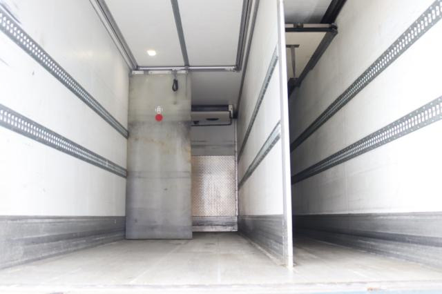 Refrigerator truck Mercedes-Benz Antos 1824 L: picture 8 Refrigerator truck Mercedes-Benz Antos 1824 L: picture 8