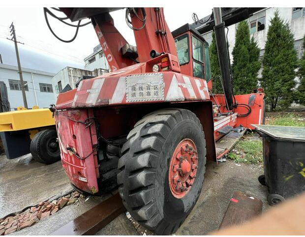 2008 KALMAR DRD420-60S5K - Reach stacker: picture 3 2008 KALMAR DRD420-60S5K - Reach stacker: picture 3