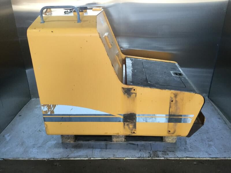 Liebherr A934C Li / R934C / R934 IND - Fuel tank: picture 2 Liebherr A934C Li / R934C / R934 IND - Fuel tank: picture 2