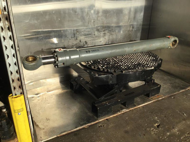 Hydraulic cylinder Liebherr Cylinder: picture 11 Hydraulic cylinder Liebherr Cylinder: picture 11