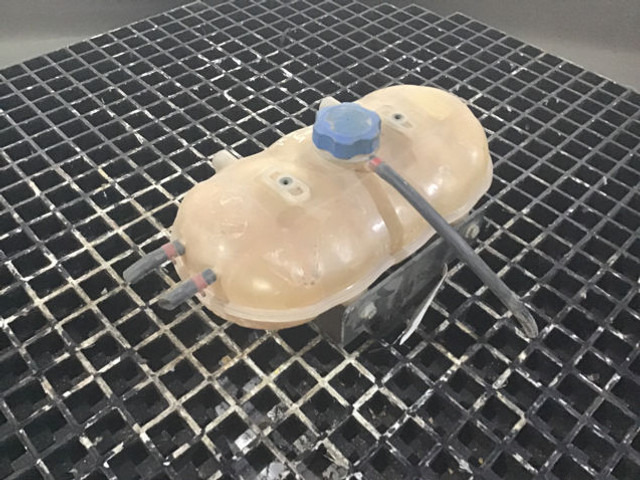 Liebherr Equalizing Reservoir - Expansion tank: picture 2 Liebherr Equalizing Reservoir - Expansion tank: picture 2