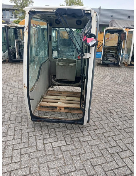 Liebherr - Cab and interior: picture 2 Liebherr - Cab and interior: picture 2