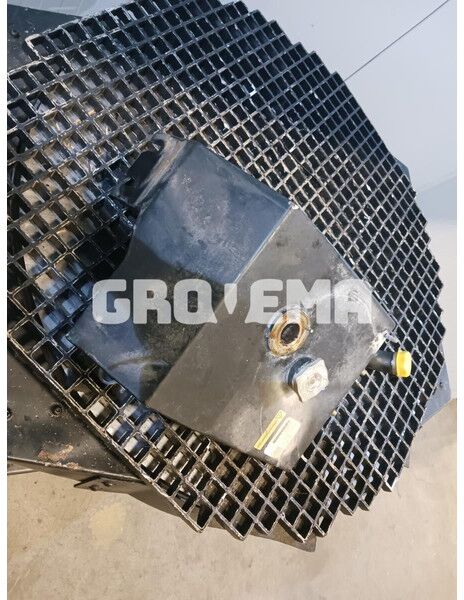 Liebherr R946 LC / R946 LC-V / R946 NLC - Expansion tank: picture 2 Liebherr R946 LC / R946 LC-V / R946 NLC - Expansion tank: picture 2