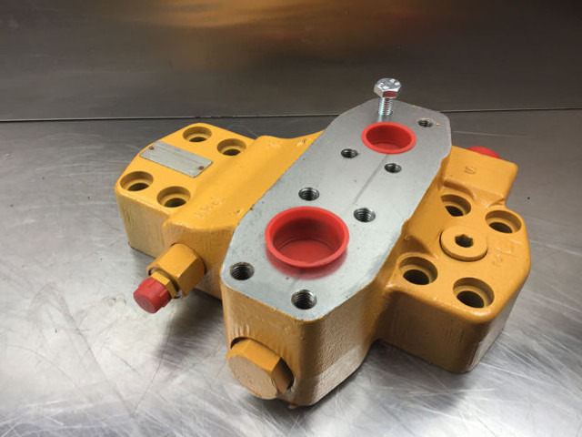 Liebherr Shuttle Valveblock - Valve: picture 1 Liebherr Shuttle Valveblock - Valve: picture 1