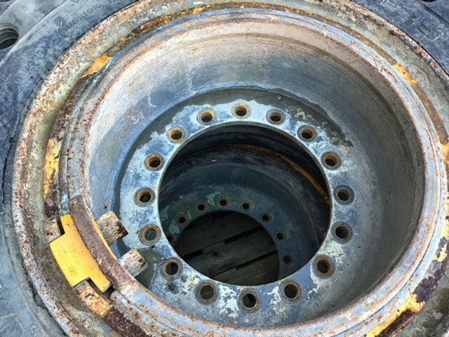 Wheels and tires Liebherr Tires 23,5R25: picture 8