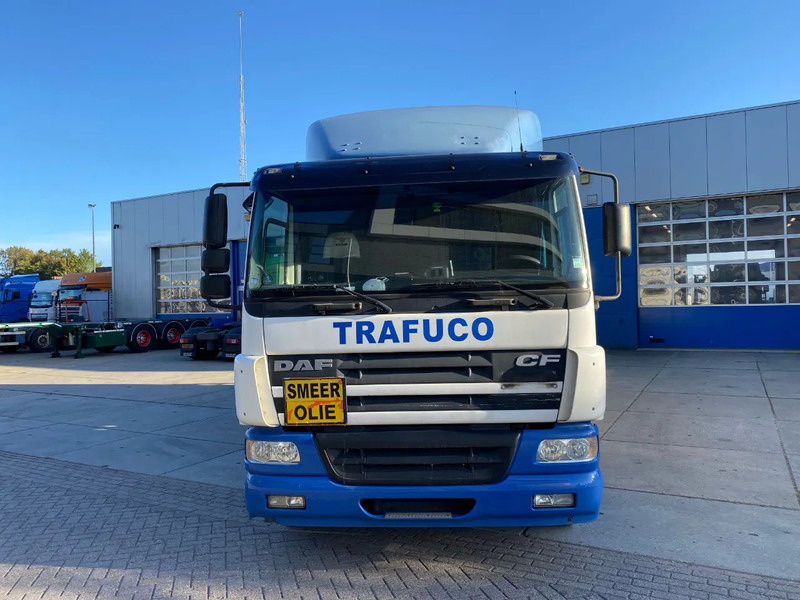 DAF CF 75.310 / Manual / 16000 LT / 5 Compartments / ADR / Euro 3 - Tanker truck: picture 2 DAF CF 75.310 / Manual / 16000 LT / 5 Compartments / ADR / Euro 3 - Tanker truck: picture 2