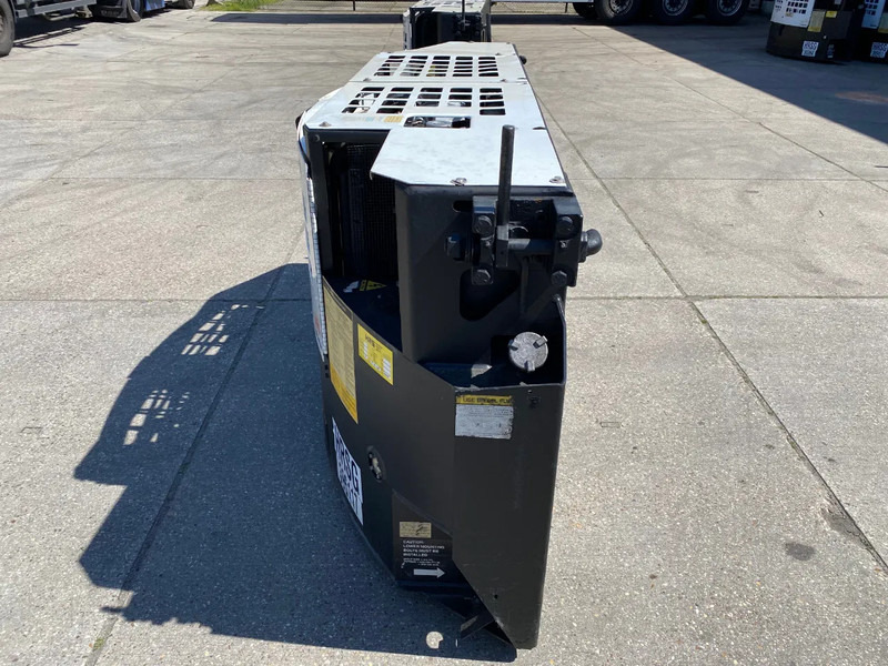 THERMO KING Genset Clip-on SG 3000 / 2013 / 12148 hrs. - Generator set: picture 4 THERMO KING Genset Clip-on SG 3000 / 2013 / 12148 hrs. - Generator set: picture 4