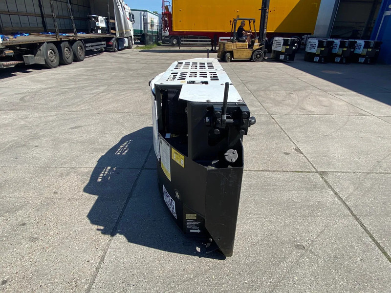 THERMO KING Genset Clip-on SG 3000 / 2013 / 16213 hrs. - Generator set: picture 4 THERMO KING Genset Clip-on SG 3000 / 2013 / 16213 hrs. - Generator set: picture 4