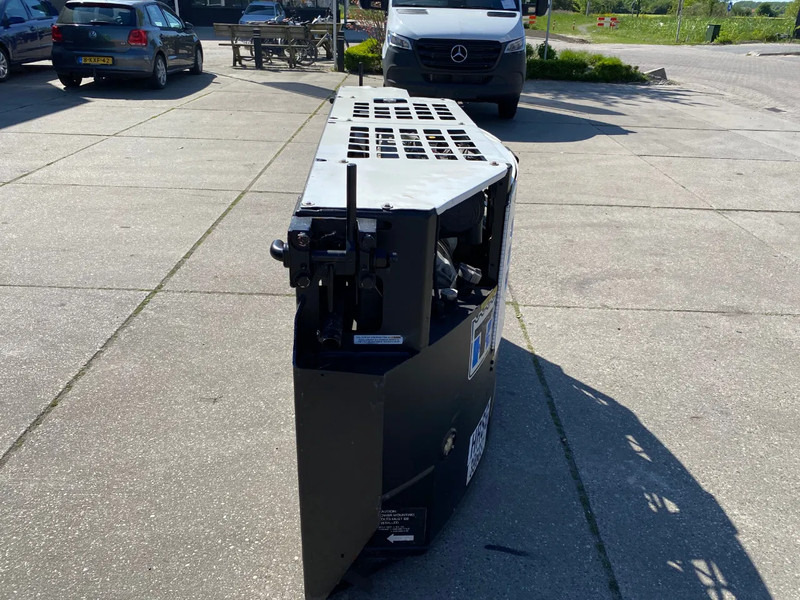 THERMO KING Genset Clip-on SG 3000 / 2013 / 16689 hrs. - Generator set: picture 2 THERMO KING Genset Clip-on SG 3000 / 2013 / 16689 hrs. - Generator set: picture 2