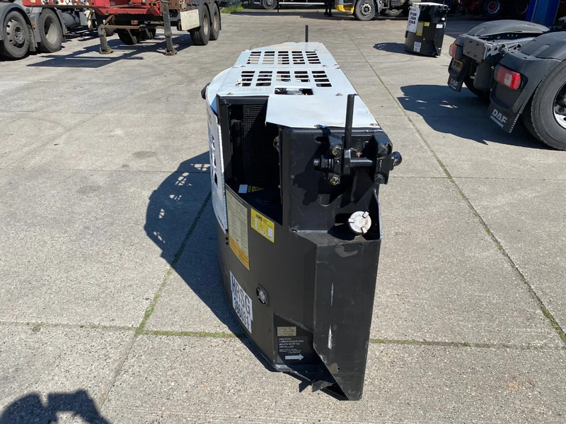THERMO KING Genset Clip-on SG 3000 / 2013 / 16689 hrs. - Generator set: picture 4 THERMO KING Genset Clip-on SG 3000 / 2013 / 16689 hrs. - Generator set: picture 4