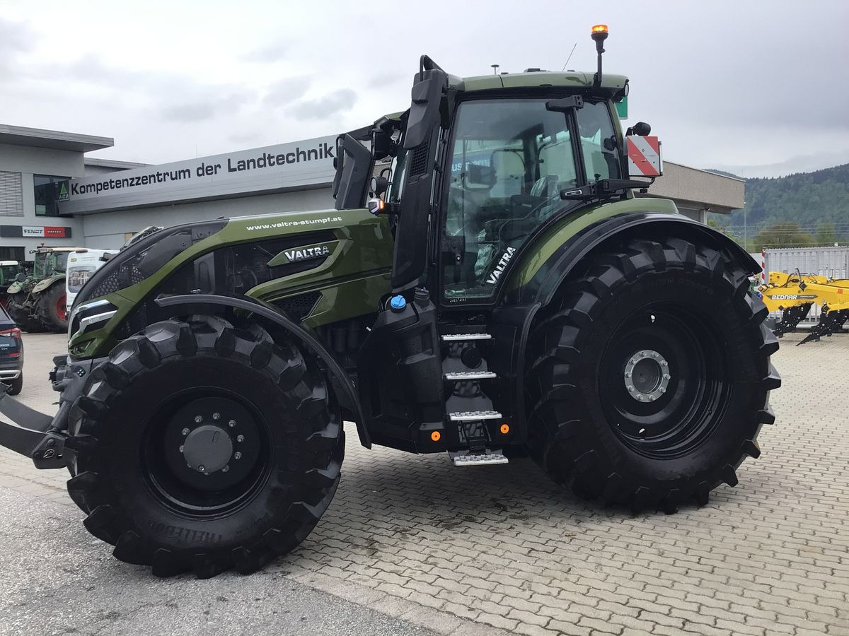 Valtra Q305 - Farm tractor: picture 3 Valtra Q305 - Farm tractor: picture 3