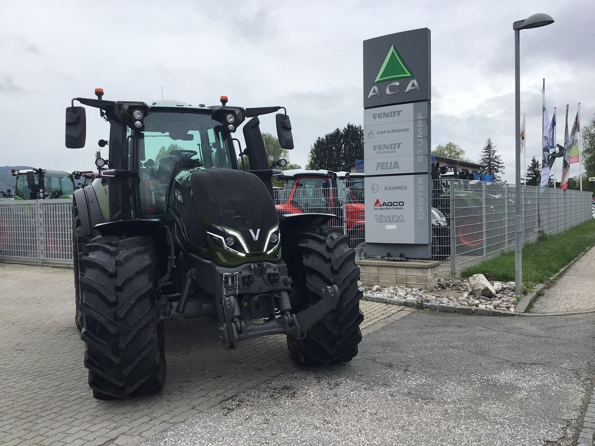 Valtra Q305 - Farm tractor: picture 2 Valtra Q305 - Farm tractor: picture 2