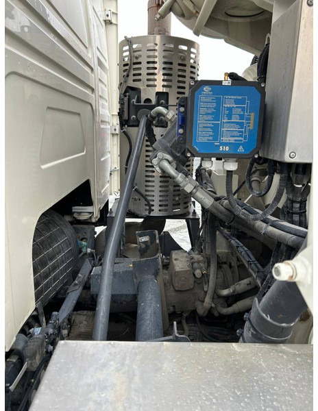 Concrete mixer truck Volvo FMX 540: picture 12