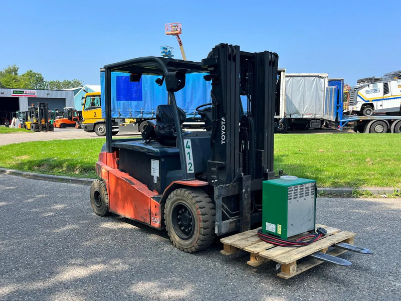 Toyota 8FBMT40 - Electric forklift: picture 3 Toyota 8FBMT40 - Electric forklift: picture 3