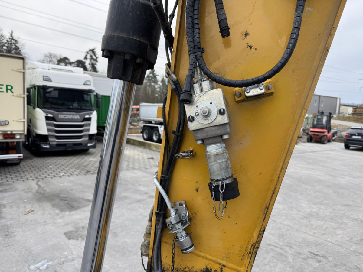Wheel excavator CATERPILLAR M320F Oilquick: picture 9