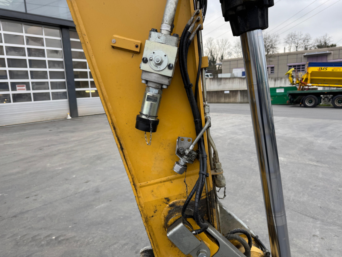 Wheel excavator CATERPILLAR M320F Oilquick: picture 10