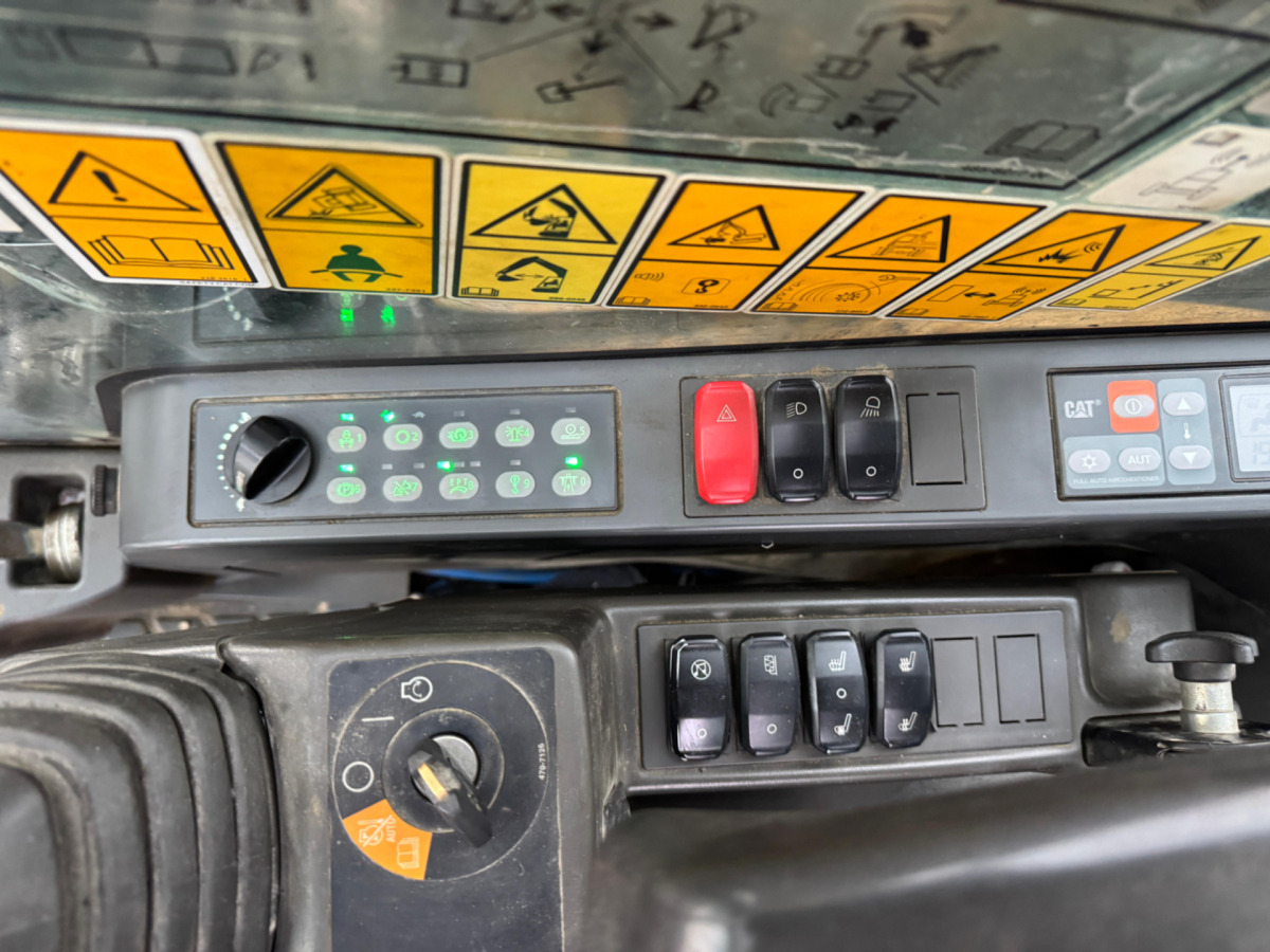 Wheel excavator CATERPILLAR M320F Oilquick: picture 18