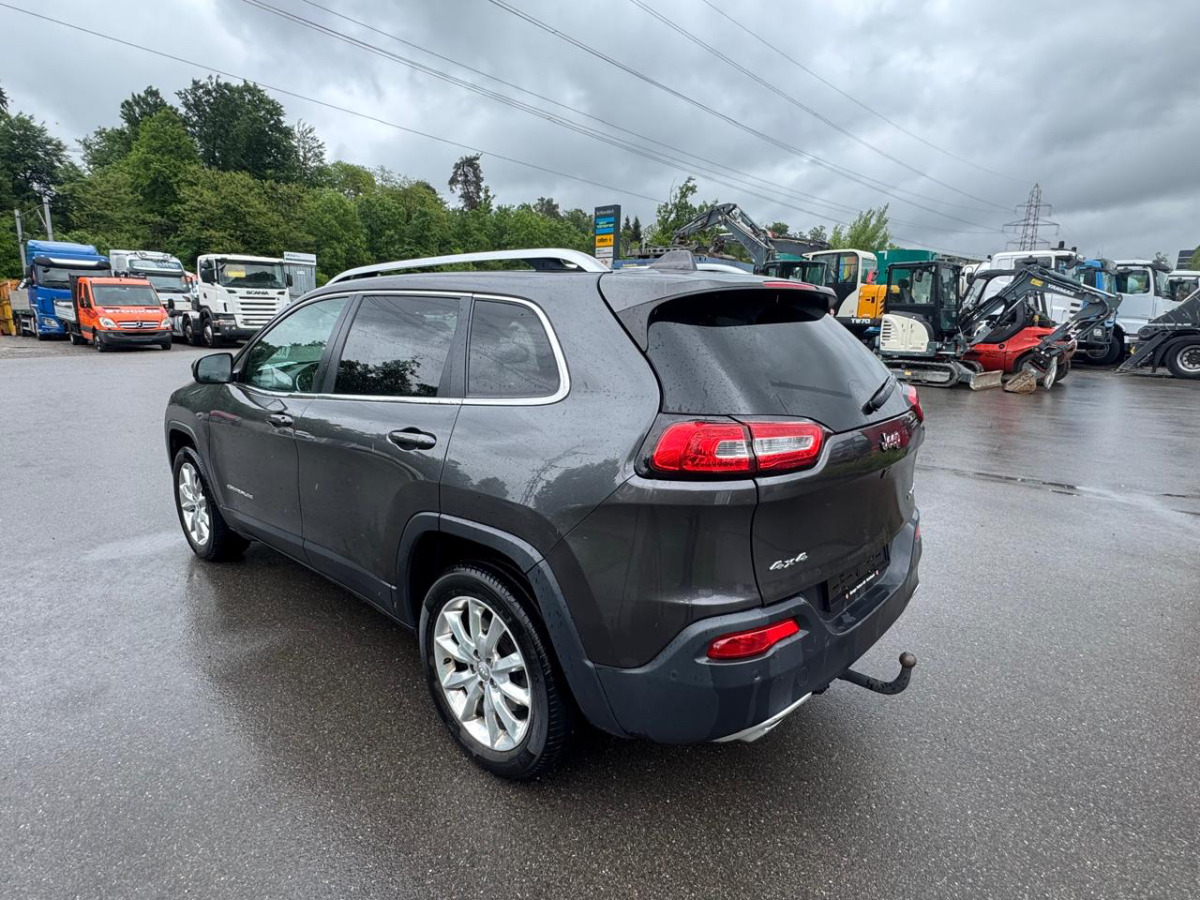 JEEP Cherokee 2.2 TD - SUV: picture 5 JEEP Cherokee 2.2 TD - SUV: picture 5
