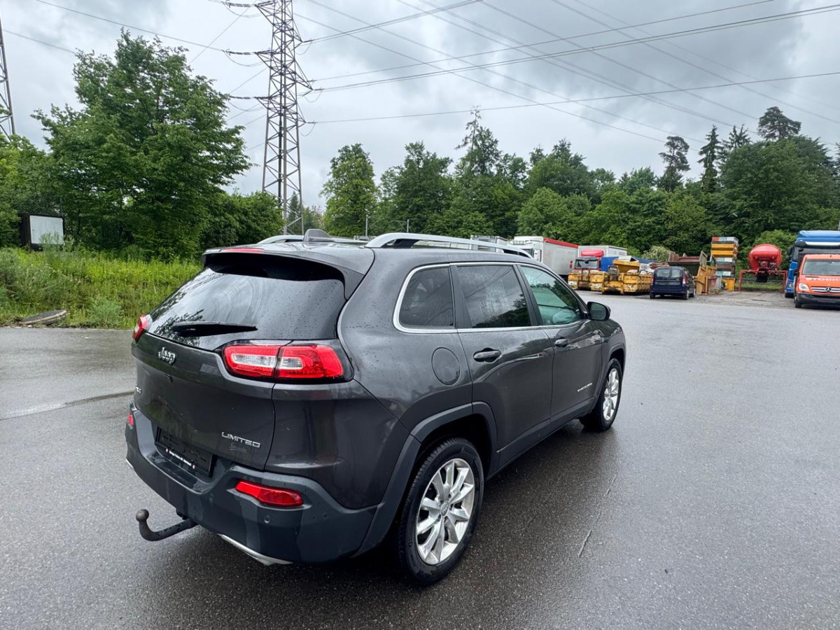 JEEP Cherokee 2.2 TD - SUV: picture 4 JEEP Cherokee 2.2 TD - SUV: picture 4