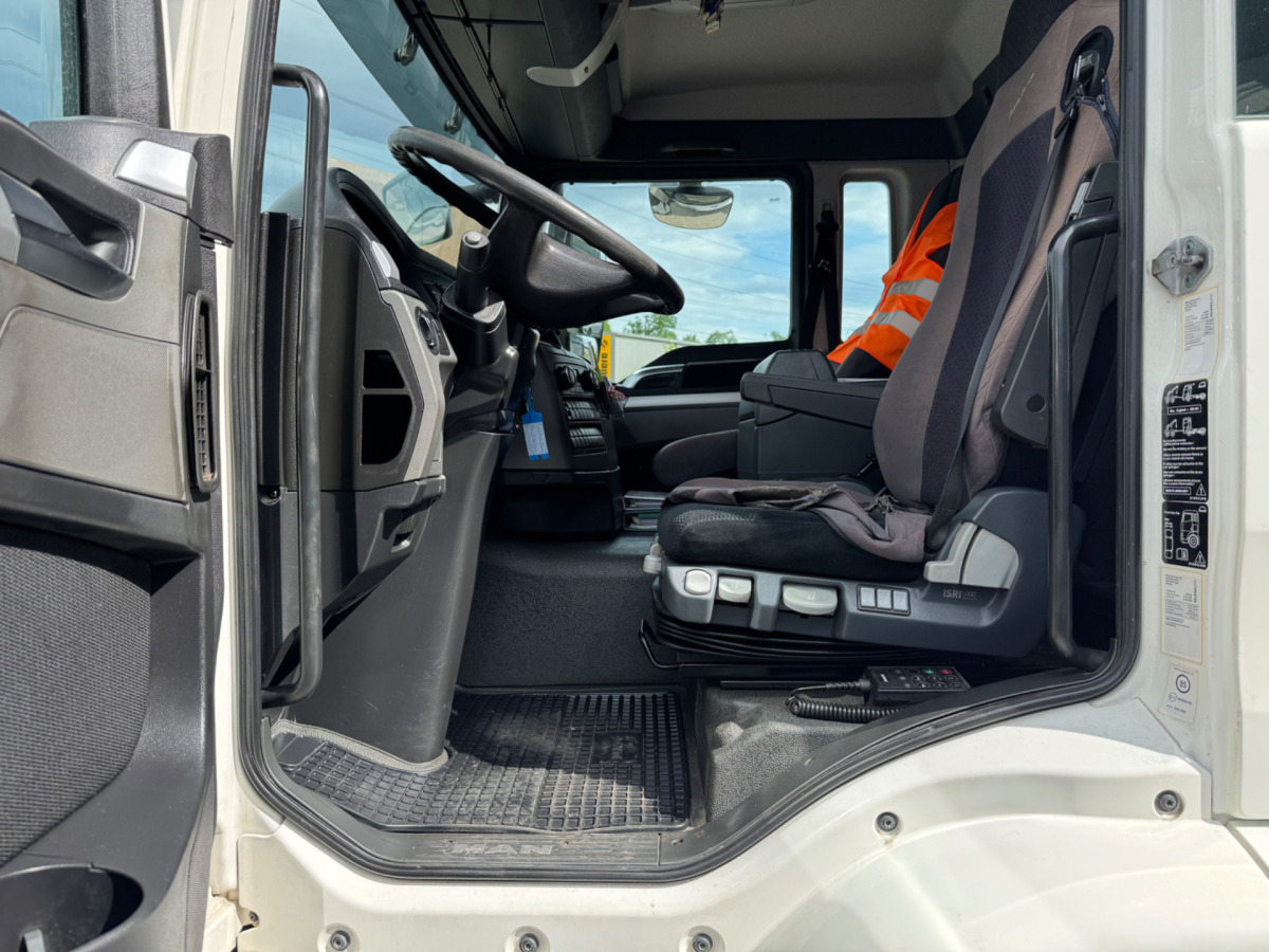 Cab chassis truck MAN TGS 18.480: picture 10