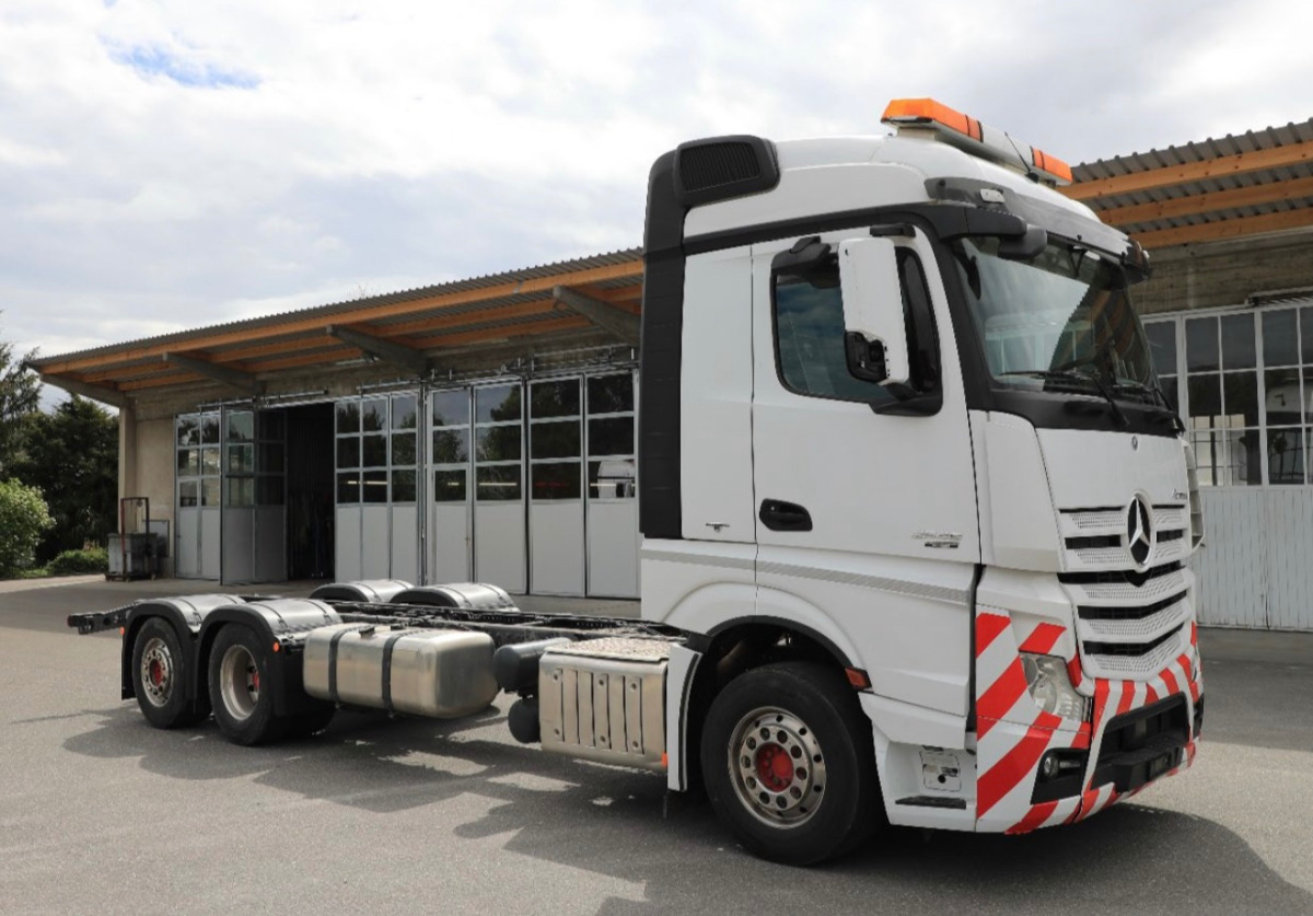 MERCEDES Actros 2548 6x2 - Cab chassis truck: picture 3 MERCEDES Actros 2548 6x2 - Cab chassis truck: picture 3