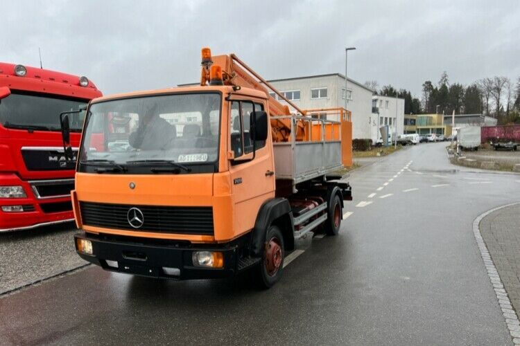 Mercedes-Benz 709 WUMAG GELENKSTEIGER 14M - Truck with aerial platform: picture 1 Mercedes-Benz 709 WUMAG GELENKSTEIGER 14M - Truck with aerial platform: picture 1