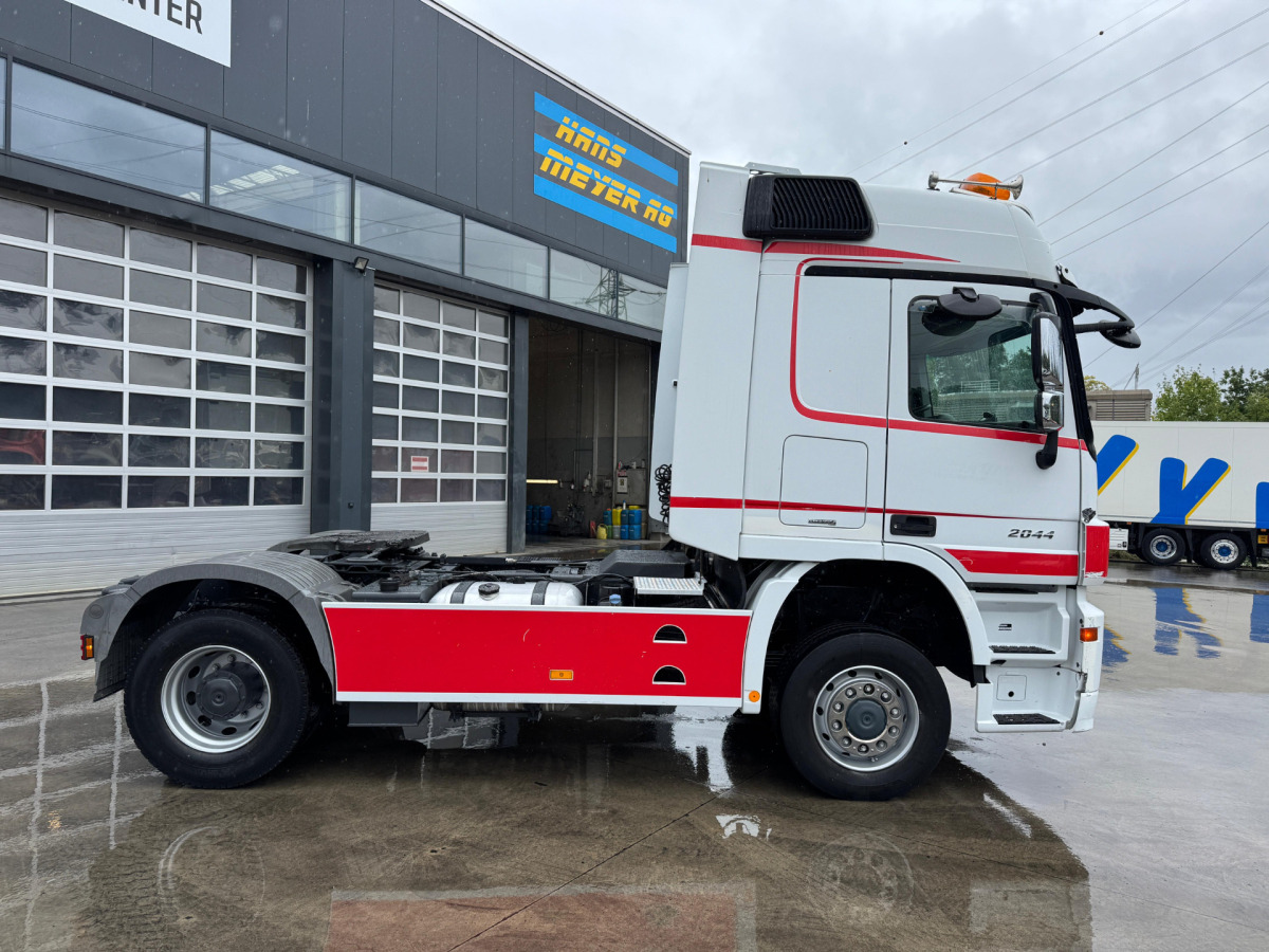 MERCEDES Actros 2044 4x4 - Tractor truck: picture 4 MERCEDES Actros 2044 4x4 - Tractor truck: picture 4