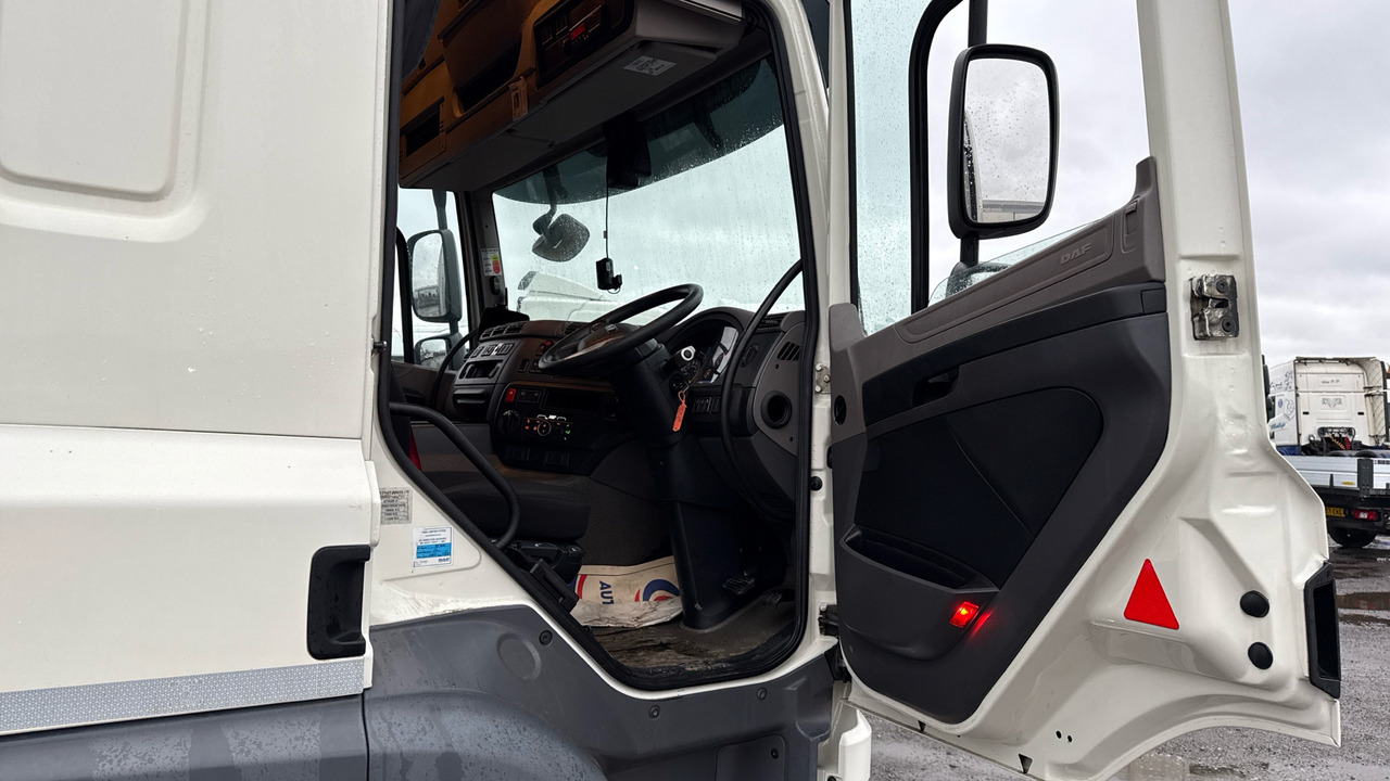 DAF CF 260 - Curtain side truck: picture 5 DAF CF 260 - Curtain side truck: picture 5
