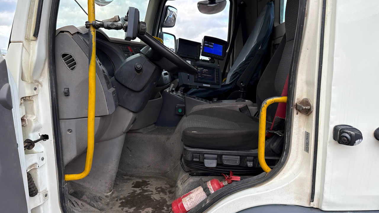 DAF LF 220 - Road sweeper: picture 5 DAF LF 220 - Road sweeper: picture 5