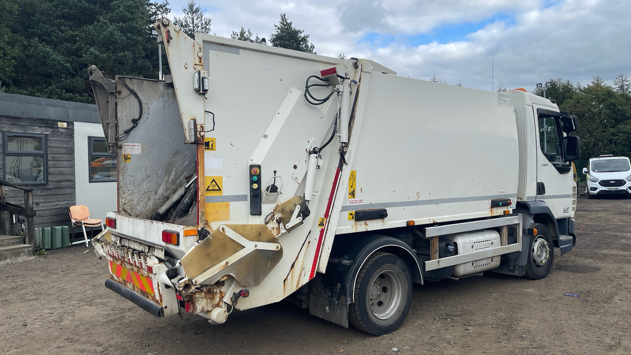 DAF LF 220 - Garbage truck: picture 4 DAF LF 220 - Garbage truck: picture 4