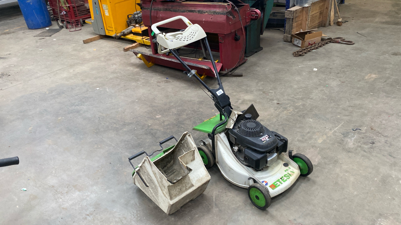 ETESIA PHTS MOWER, HONDA GCV 160 ENGINE - Construction equipment: picture 1 ETESIA PHTS MOWER, HONDA GCV 160 ENGINE - Construction equipment: picture 1