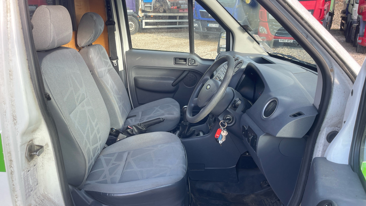 FORD TRANSIT CONNECT T230 1.8 TDCI 90PS - Small van: picture 5 FORD TRANSIT CONNECT T230 1.8 TDCI 90PS - Small van: picture 5