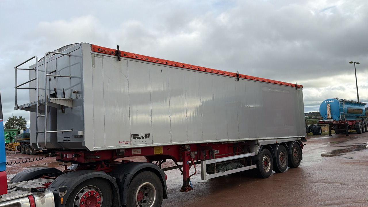 FRUEHAUF - Tipper semi-trailer: picture 1 FRUEHAUF - Tipper semi-trailer: picture 1